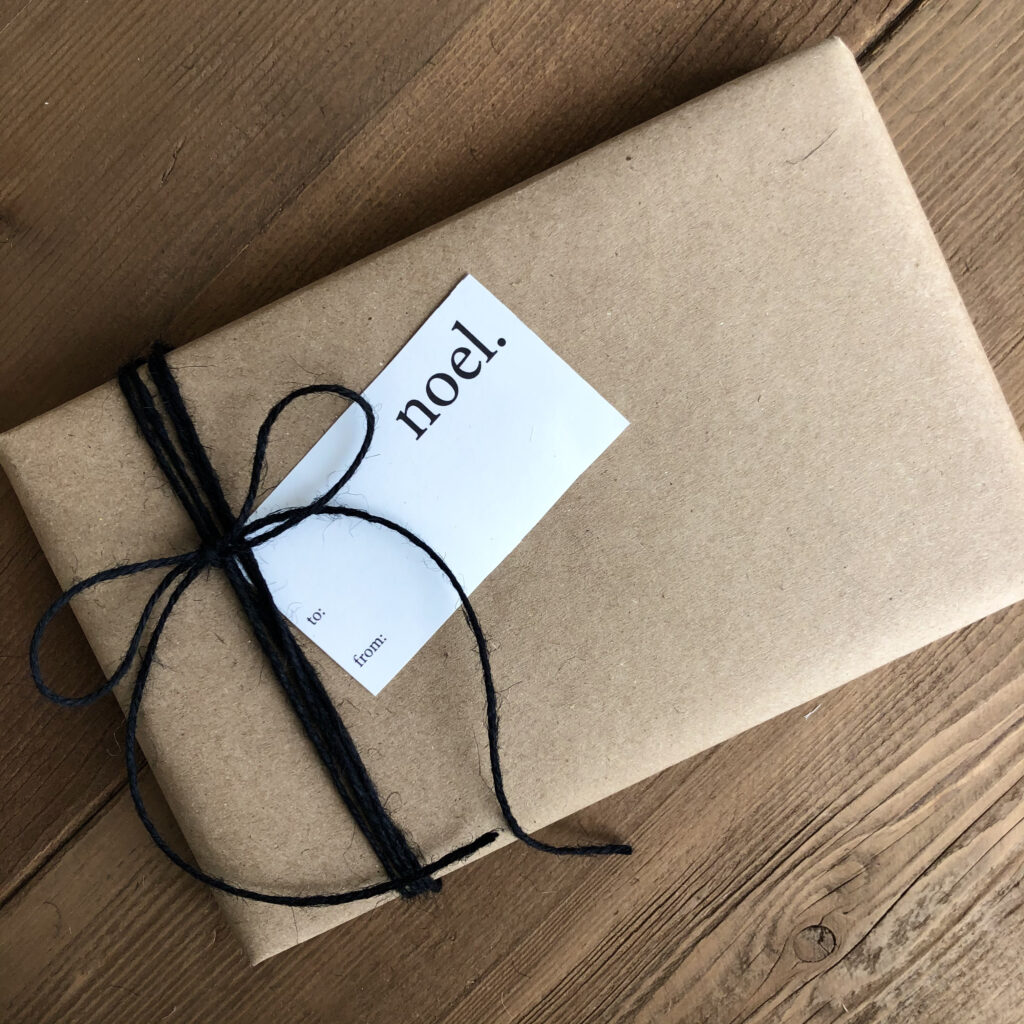 Minimalist giftwrapping